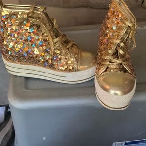 Wedge sneakers